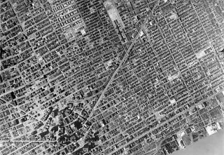 Illustration for article titled 7 Photos Showing How Detroit Hollowed Out During the Highway Age